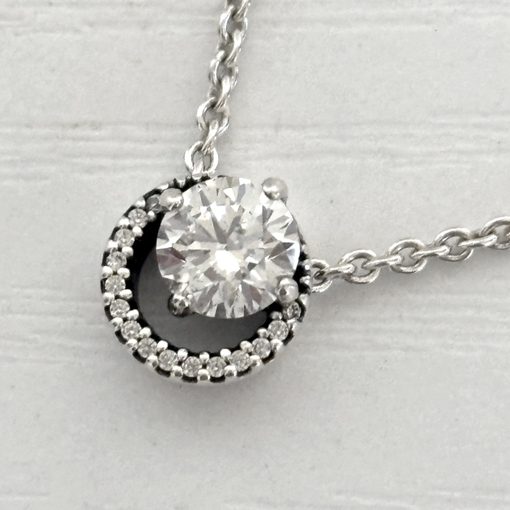 Pandora Guest of Honor - Round
Sparkle Halo Necklace